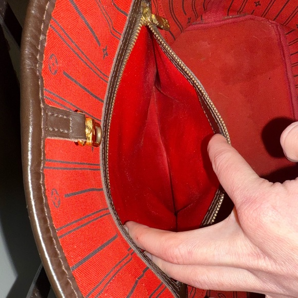 Louis Vuitton Brown Checkered Tote with Red Interior - Picture 3 of 8